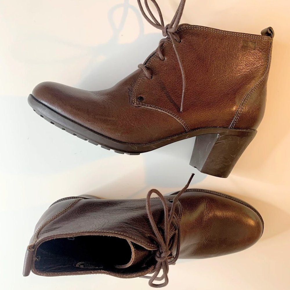 Camper Leather Lace Up Heeled Ankle Bootie 9